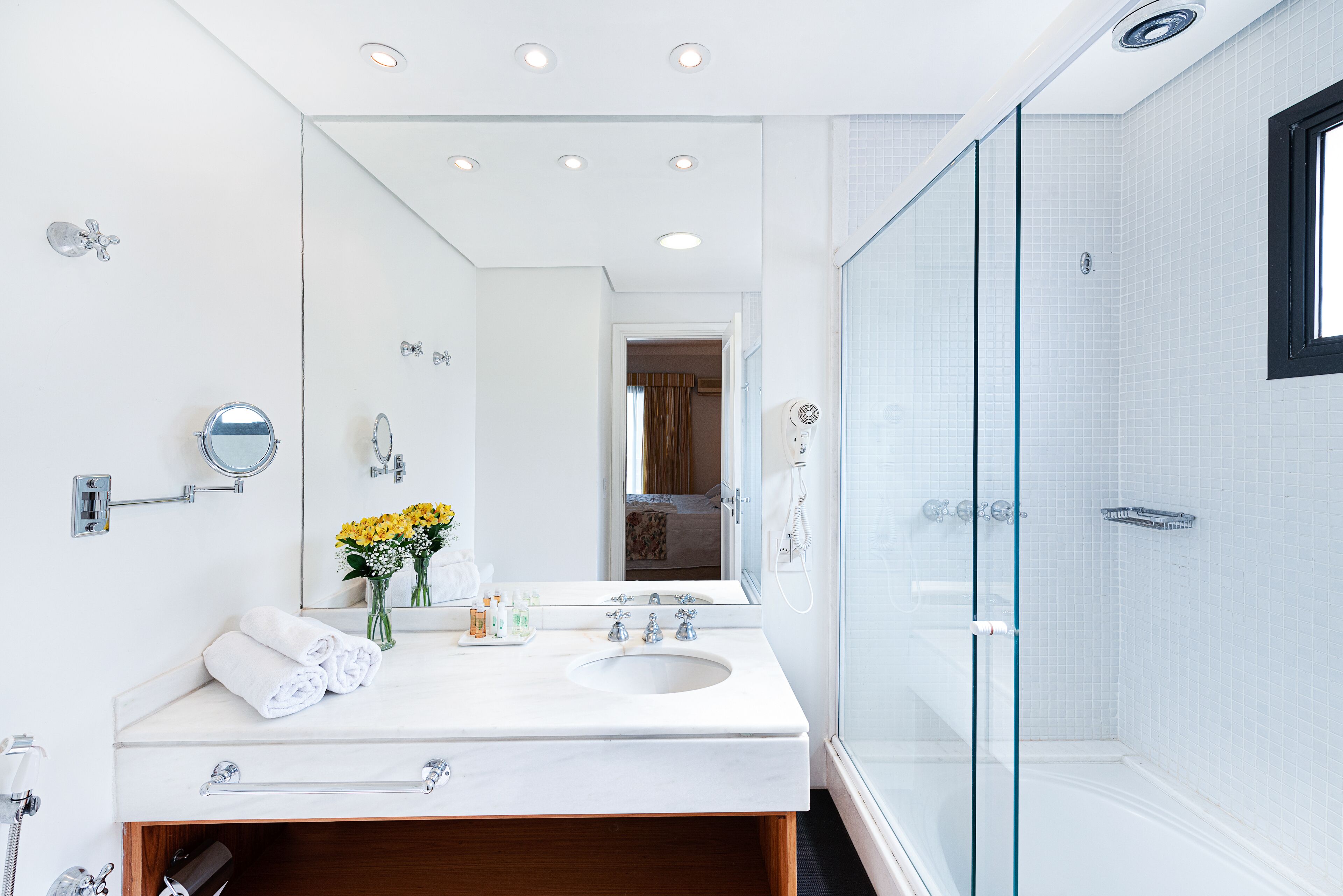 superior studio suite, 1 queen bed (studio) | bathroom | hair dryer, towels, soap, shampoo