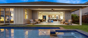 🏖️Unbelievable Ocean Front View w Pool | AC | Outdoor Seating!