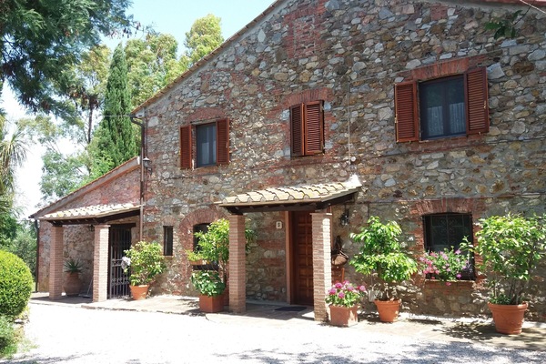 das Haupthaus la Fornace mit den Ap. Primo, Secondo und Terzo