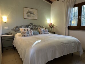 1 chambre, lit parapluie, Wi-Fi gratuit, draps fournis