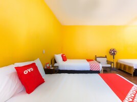 Quarto standard, várias camas | Wi-Fi de cortesia, roupa de cama