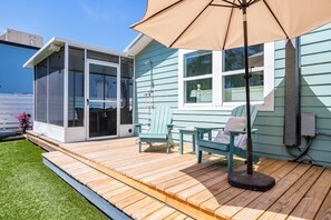 Terrace/patio - Annas Cottage | Old Florida Charm Steps To Beach (Bradenton Beach)