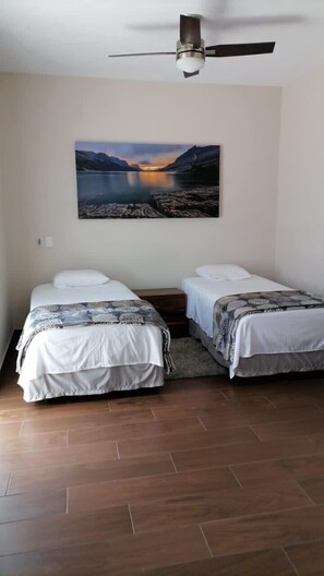 3 bedrooms, desk, iron/ironing board, free WiFi