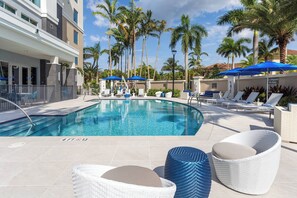 Outdoor pool - Residence Inn by Marriott Palm Beach Gardens (Palm Beach Gardens)