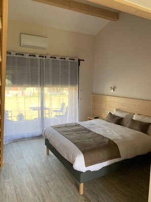 Decoración personalizada, muebles diferentes y escritorio 