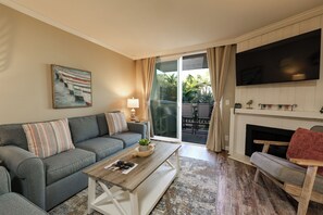 Smart TV, fireplace, table tennis - Perfect Relaxing Getaway with Heated Pool and Gym! (Oceanside)