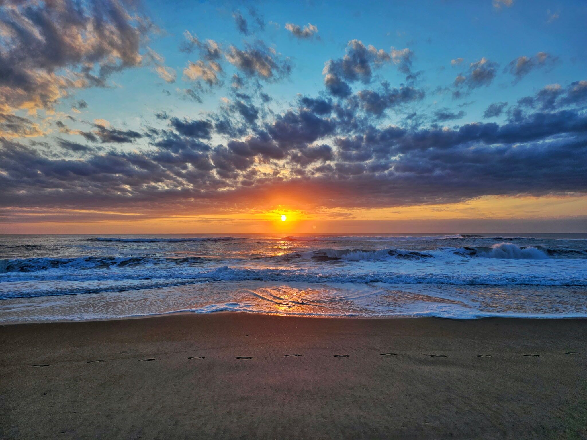 Beach nearby, sun-loungers, beach towels
