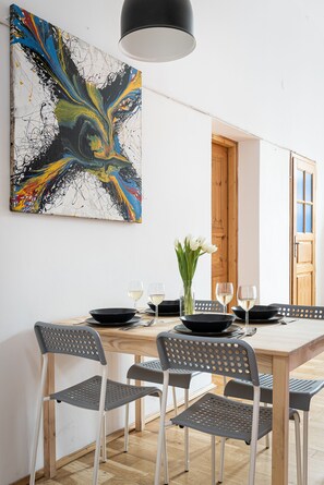 Oven, stovetop, cookware/dishes/utensils - WS 3-Bedroom Old Town Apartment (Kraków)