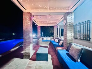 Terrace/patio - Luxury detatched Spanish Villa Spacious with Private Pool-in Lake Vinuela Valley (Andalucia)