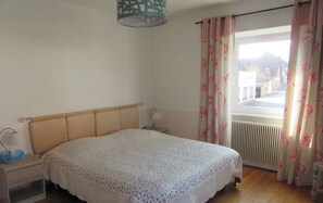 3 Schlafzimmer, Reisekinderbett, kostenloses WLAN, Bettwäsche
