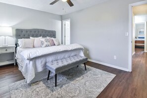 3 多间卧室、办公桌、熨斗/熨衣板、WiFi