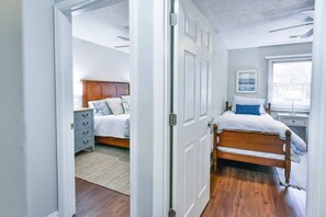 3 dormitoris, escriptori, planxa i posts de planxar i wifi