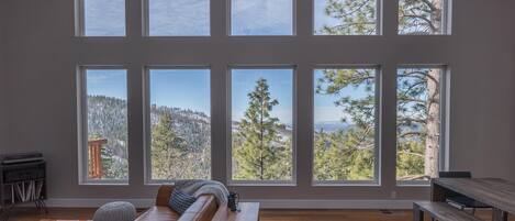 TV, caminetto, lettore DVD