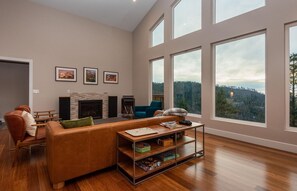 TV, fireplace, DVD player - Aerial Ascent Yosemite (Yosemite National Park)