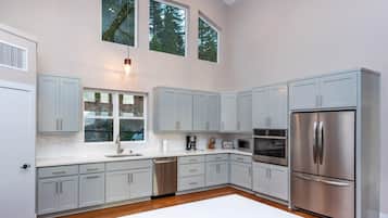 Mikroaaltouuni, uuni, liesi, astianpesukone