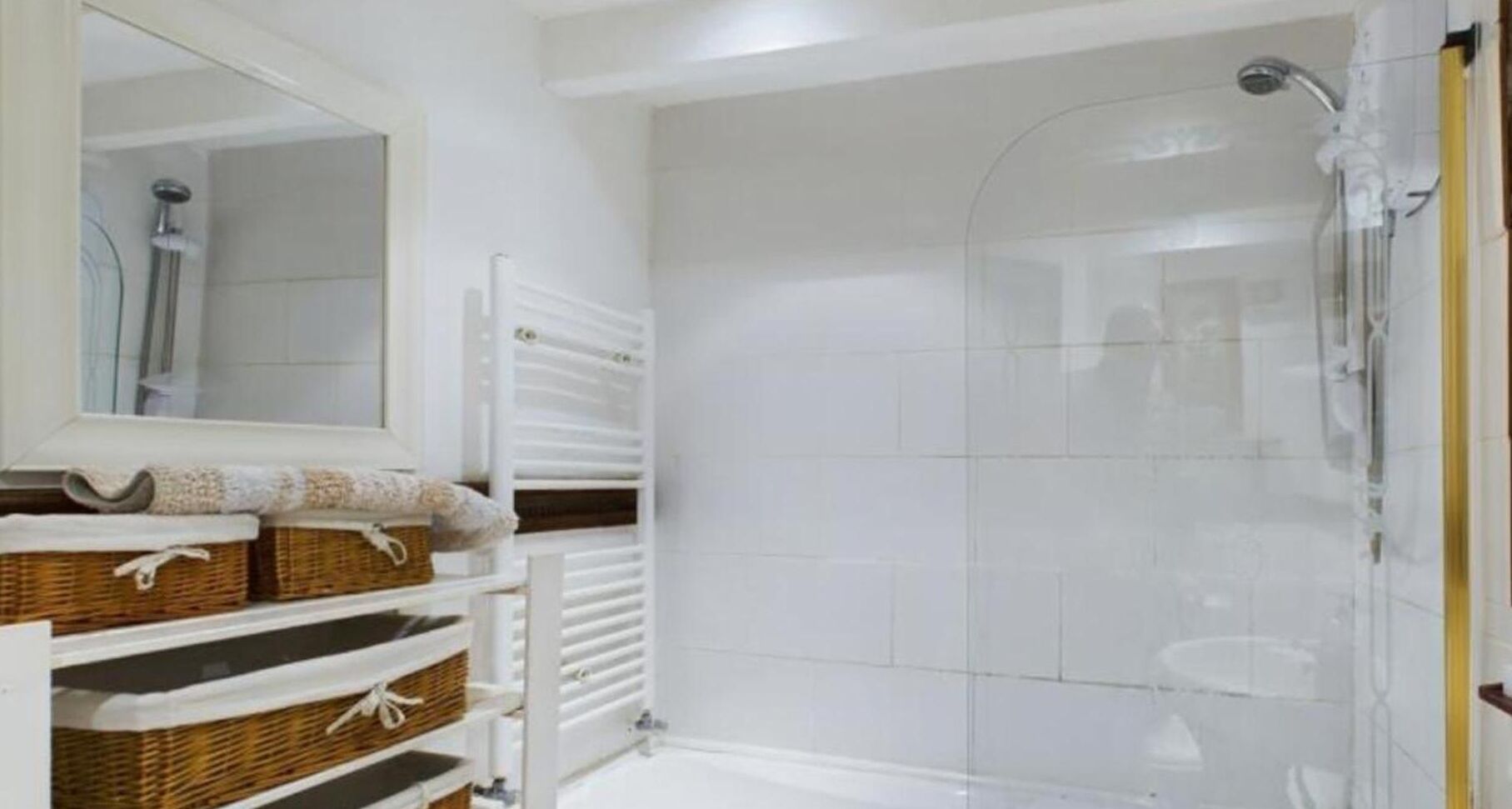 Cottage | Bathroom | Combined shower/tub, deep soaking tub, hair dryer