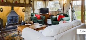 Cottage | Area soggiorno | TV 30 pollici con canali digitali, caminetto