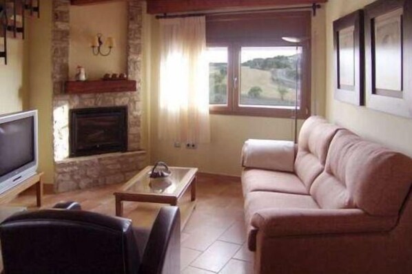 Televisio, takka, DVD-soitin