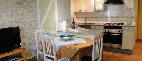 Microwave, dishwasher