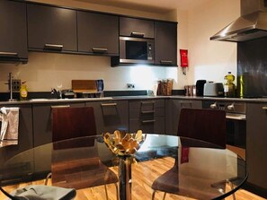 Appartement | Repas dans la chambre