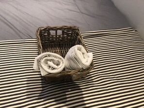 Apartment | Badezimmerausstattung | Kostenlose Toilettenartikel, Haartrockner, Handtücher