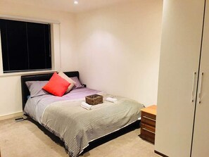 Apartment | 2 bedrooms, free WiFi, bed sheets