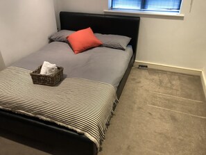 Apartment | Free WiFi, bed sheets