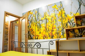 2 bedrooms, iron/ironing board, free WiFi