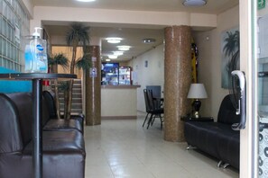 Reception - Hotel Regis (Monterrey)