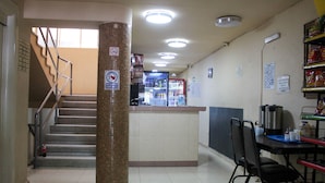 Reception - Hotel Regis (Monterrey)