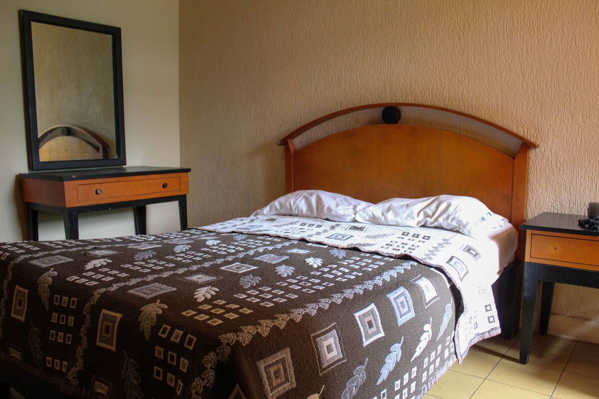 Standard Room | WiFi (free), bed sheets