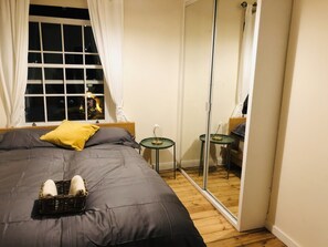 Free WiFi, bed sheets - 3bed apartment next to eurostar station (London)
