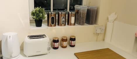 Full-sized fridge, microwave, oven, dishwasher