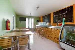 Breakfast area - OYO Hotel Montes, Atlixco (Atlixco)