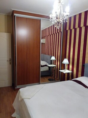 2 bedrooms, iron/ironing board, WiFi, bed sheets