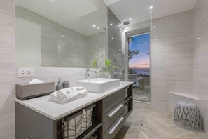 Superior Villa, 5 Bedrooms, Private Pool, Ocean Sunset View | Badezimmer