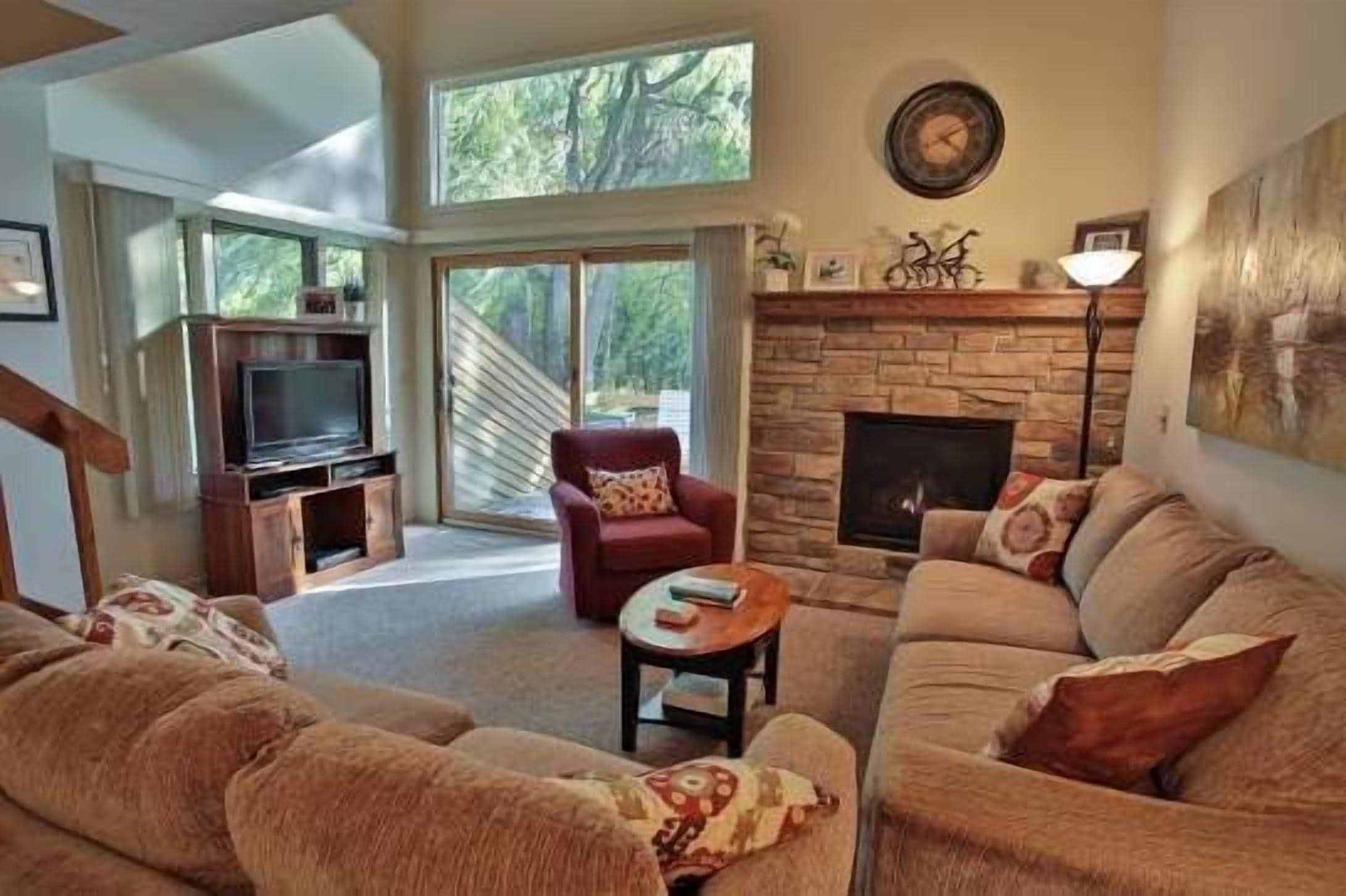 Harbor Springs Condo #6 Close to Skiing and Golf. 3 Bedrooms-2 baths, Near Fishing Ponds, Pickleball
