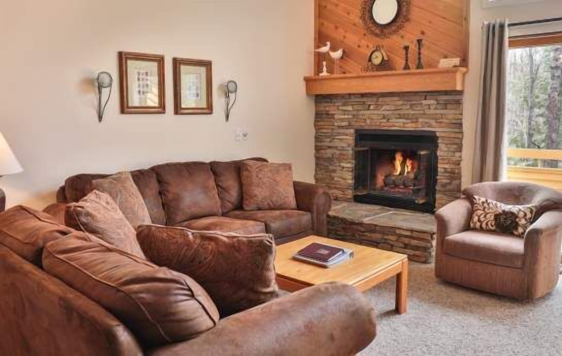 2 Bedroom Loft, 2 Bath Condo #106, Next to Nubs Nob and Boyne. Close to Pools, Tennis.