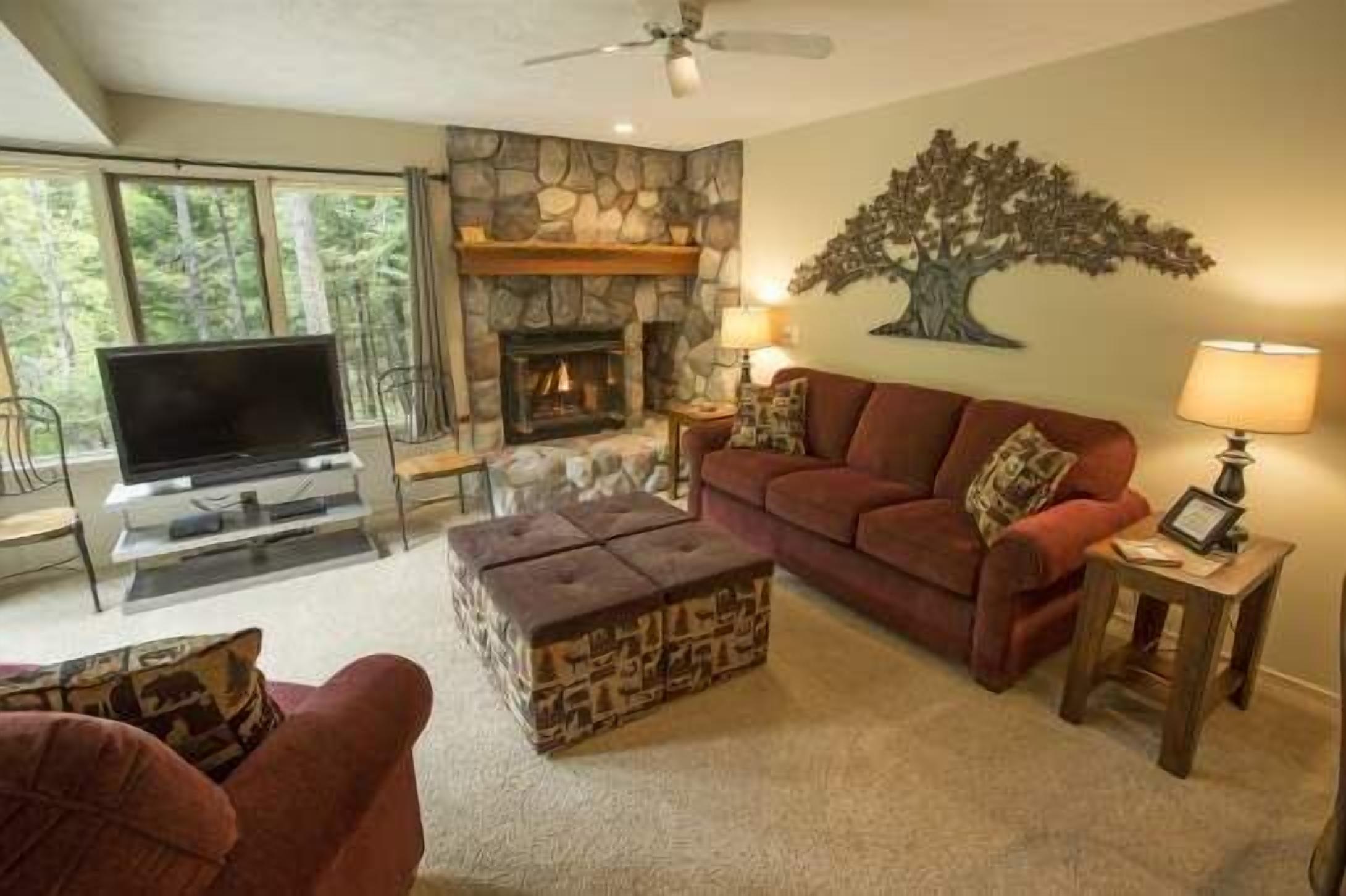 Cozy 2 Bedroom, 2 Bath Trout Creek Condo #107. Close to On-Site Heated Outdoor Pool, Pickleball.