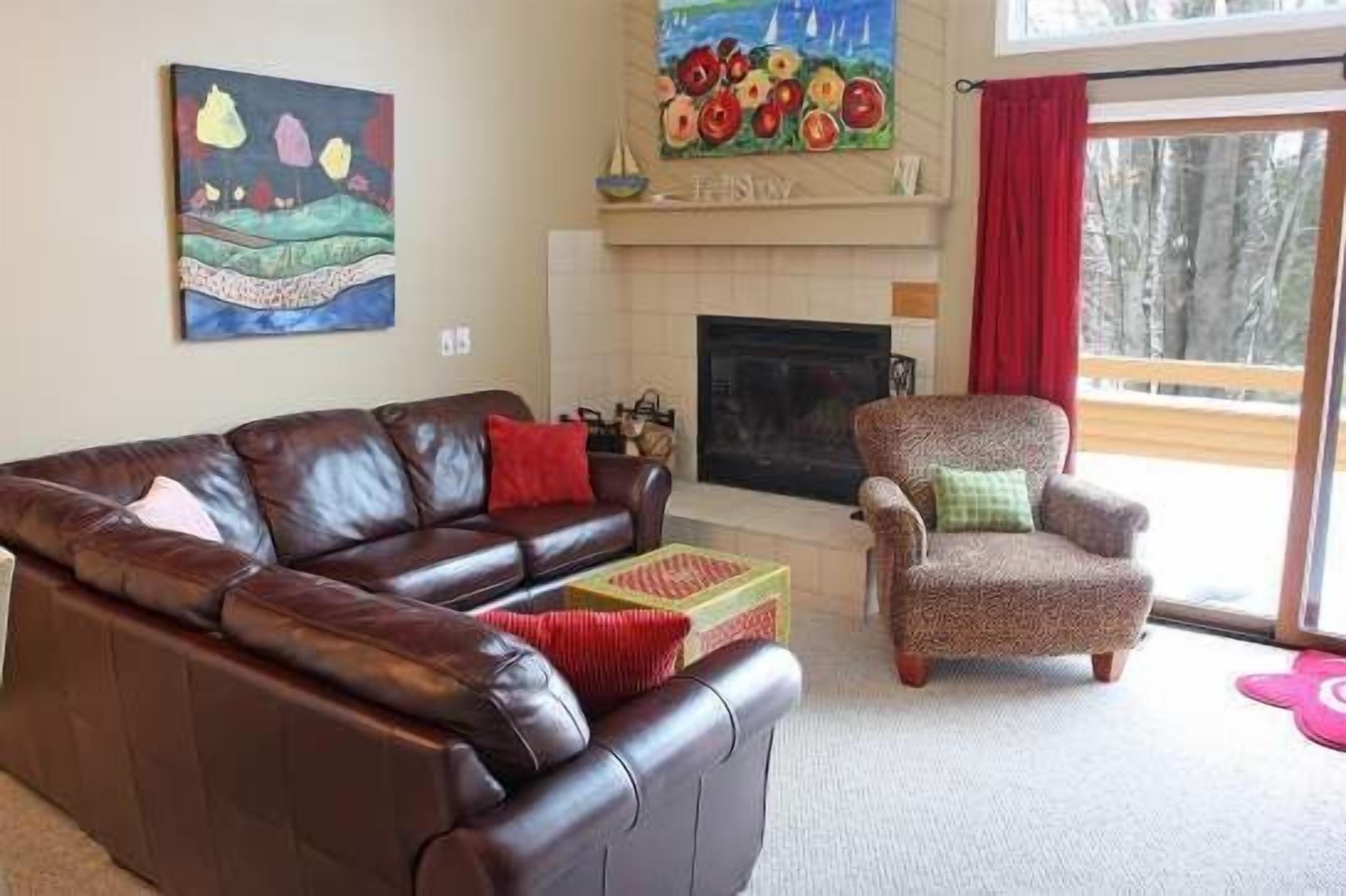 Lovely 2 Bdrm Loft, 2 Bath Trout Creek Condo #113. On-Site Pools, Tennis. Free Shuttle to Nubs Nob