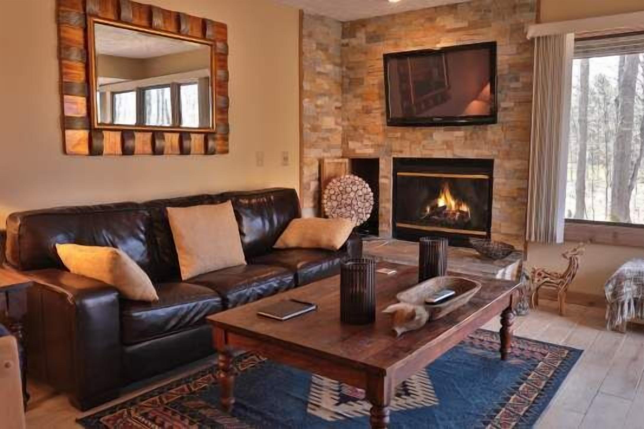 Close to Pool, Hot Tub, Hiking Trails. Trout Creek Condo #131 - 2 Bedrooms, 2 Baths.