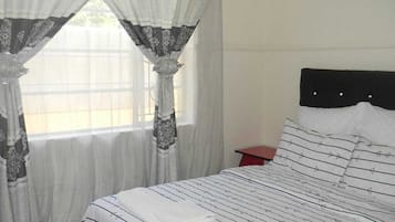 Big room 2 with own shower and mini kitchen | Free WiFi, bed sheets