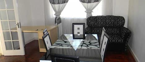 Ruokailu omassa huoneessa