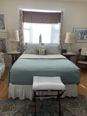 1 bedroom, free WiFi, bed sheets - Brookside Cottage is a beautiful open concept doll house stay for two. (Berkeley Springs)