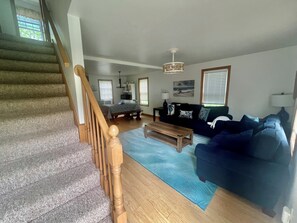 Smart TV, DVD player, toys, books - Perfect Family Escape! Walk to everything and relax. It’s all here for you  (York)