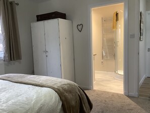 3 bedrooms, iron/ironing board, travel cot, WiFi - Pier Cottage in beautiful Kinlochbervie (Kinlochbervie)