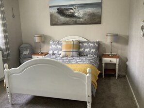 3 عدّة غرف نوم ومكواة/لوح كي وسرير سفر وواي فاي