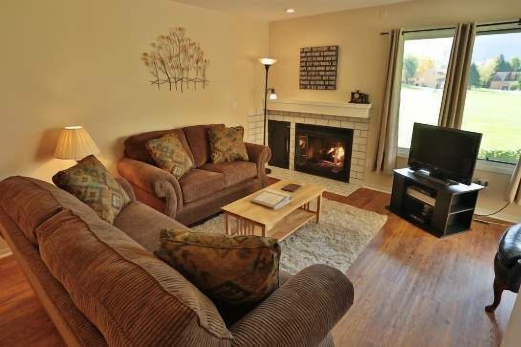 1 Bedroom Trout Creek Condo #37. Close to Recreation Field, Fitness Center, Pool