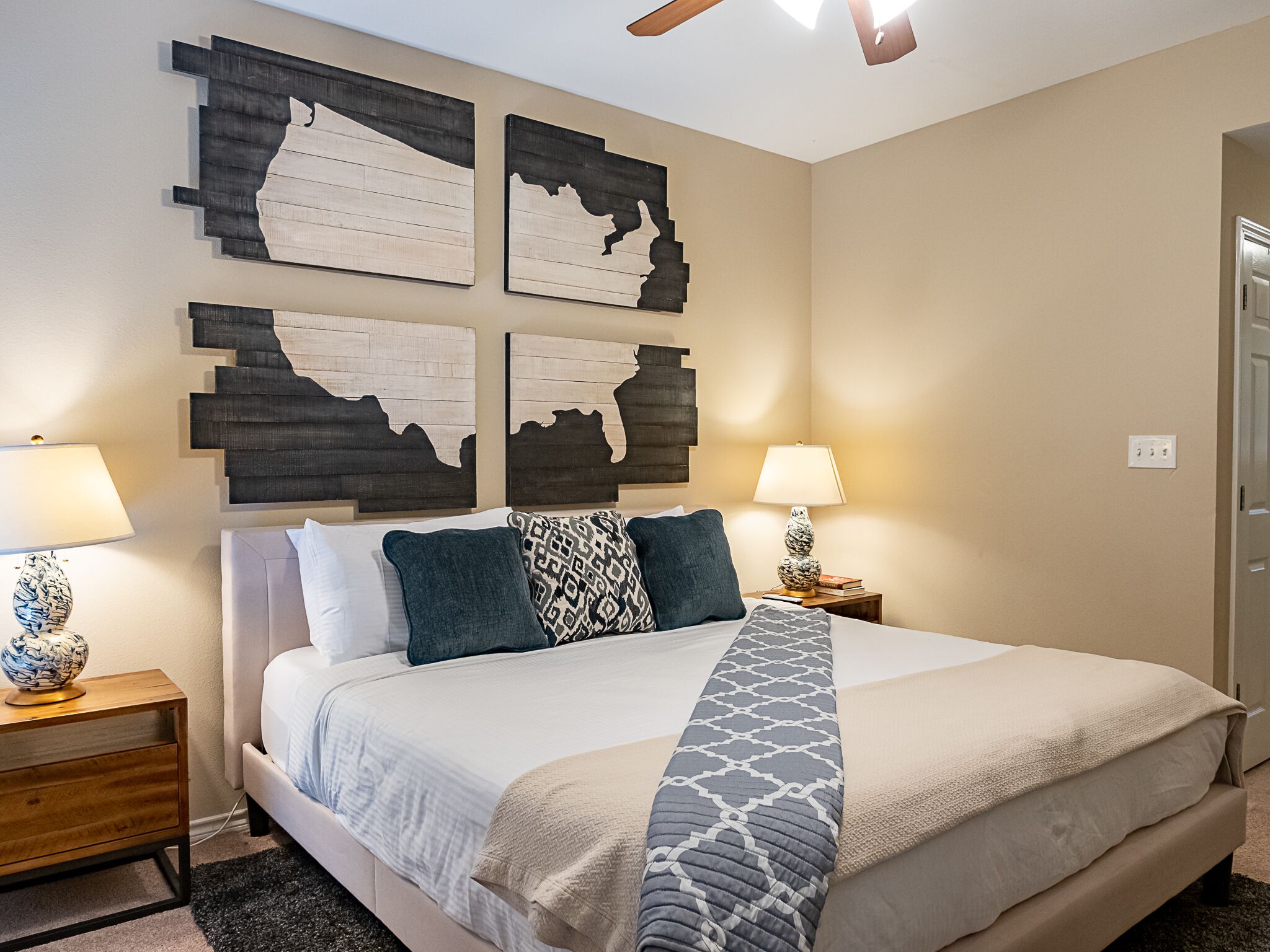 3 chambres, fer et planche à repasser, Wi-Fi, draps fournis