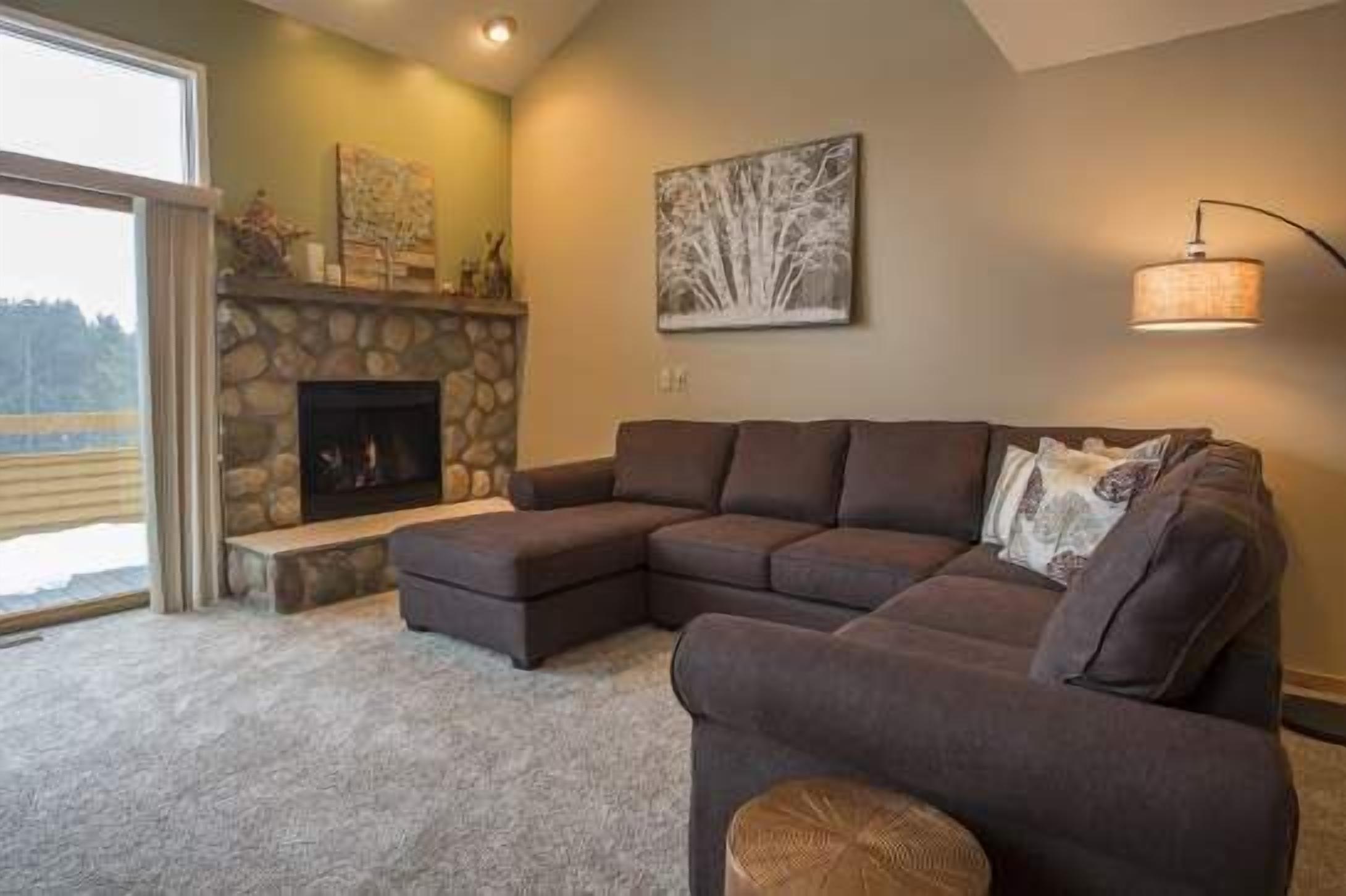 Beautiful 2 Bedroom Loft, 2 Bath Condo at Trout Creek #56. Close to Skiing, Golf, Beaches, Biking